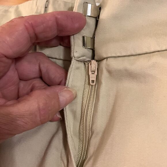 New York & Company size 4 khaki shorts - Picture 5 of 9